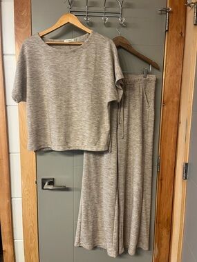 Max Studio Lounge Set medium